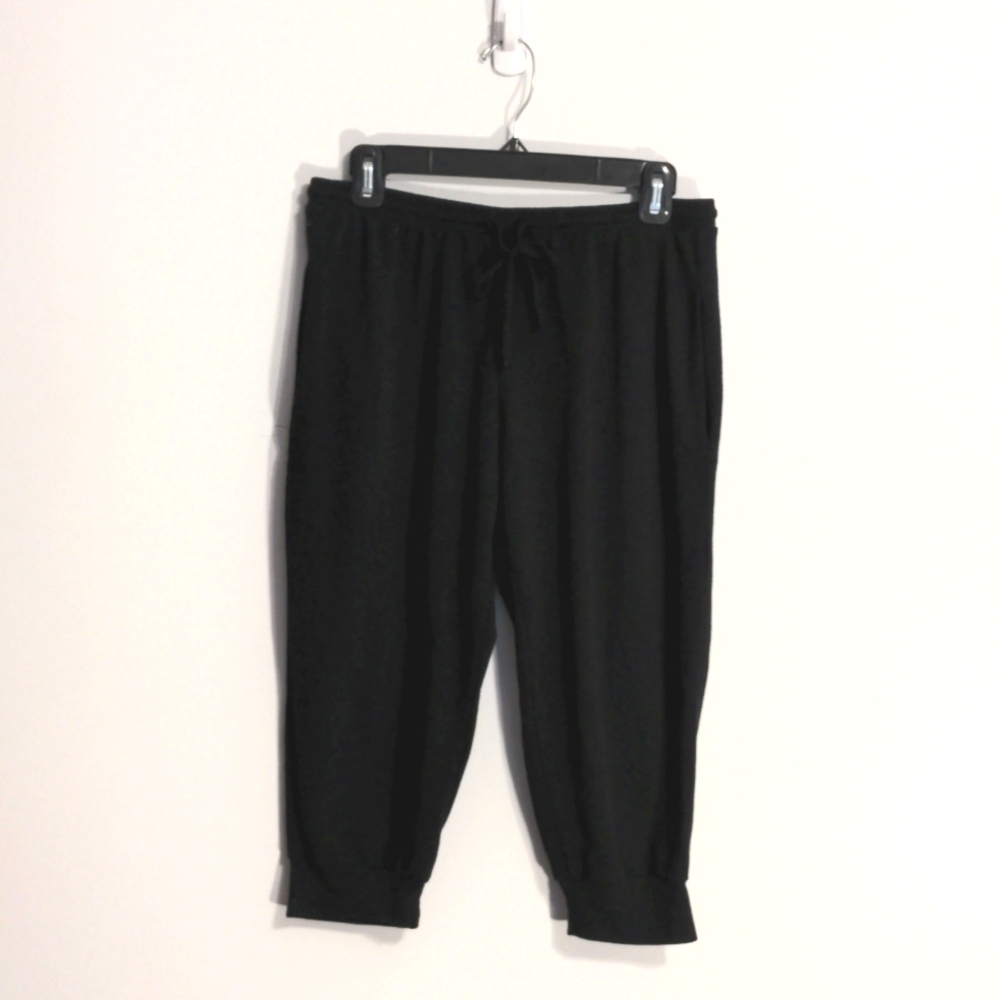 Comune black lightweight lounge Capri joggers